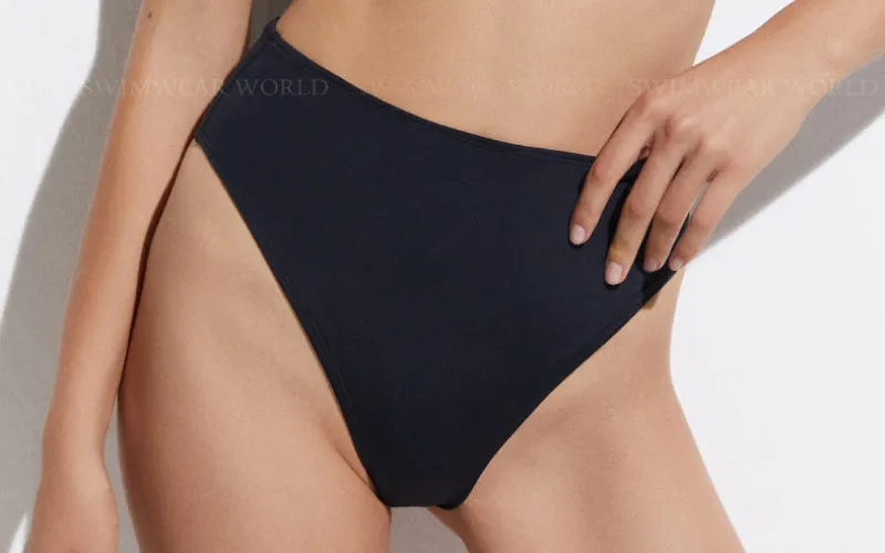 Anna Bikini ::RET