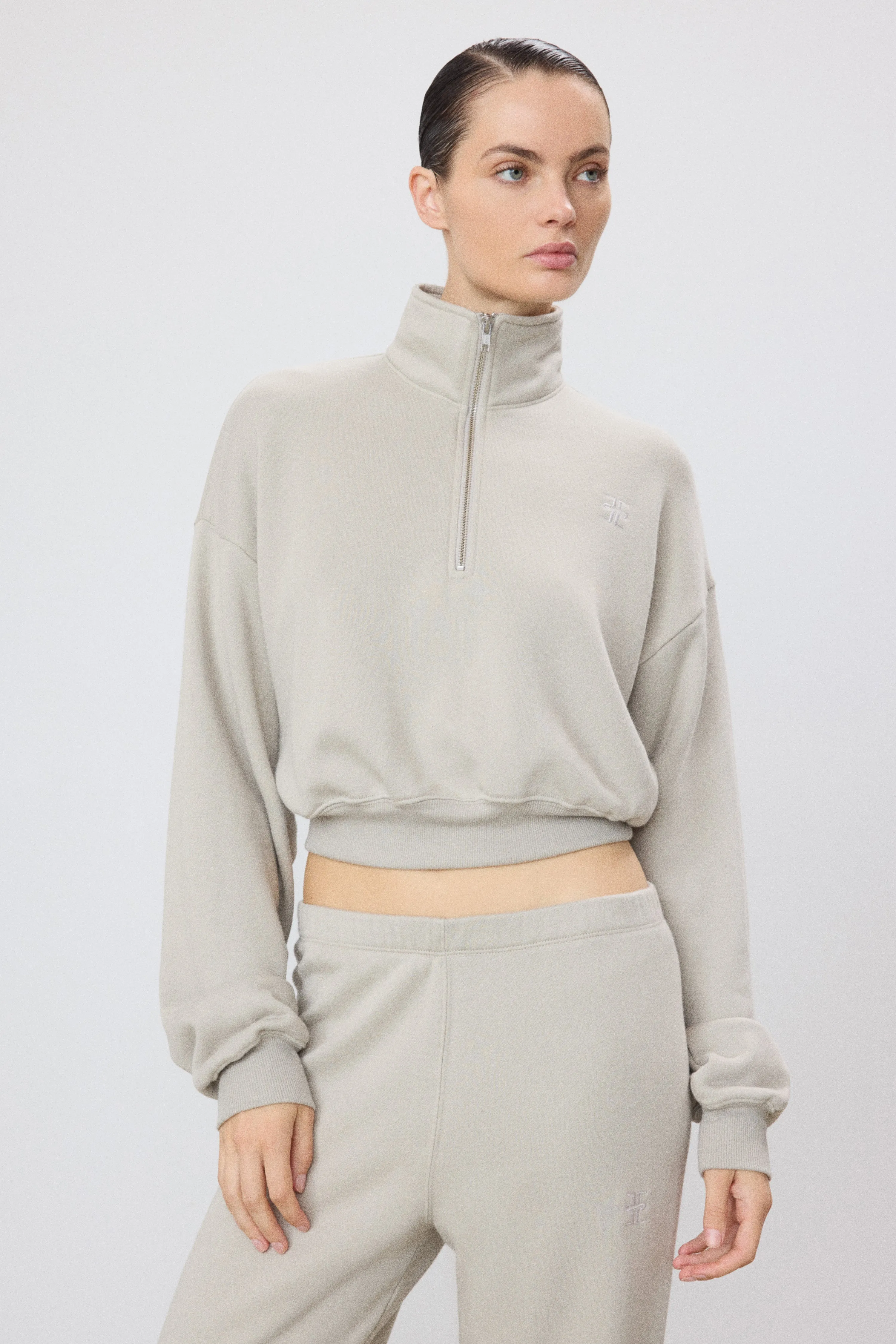 CROPPED HALF-ZIP SWEATSHIRT