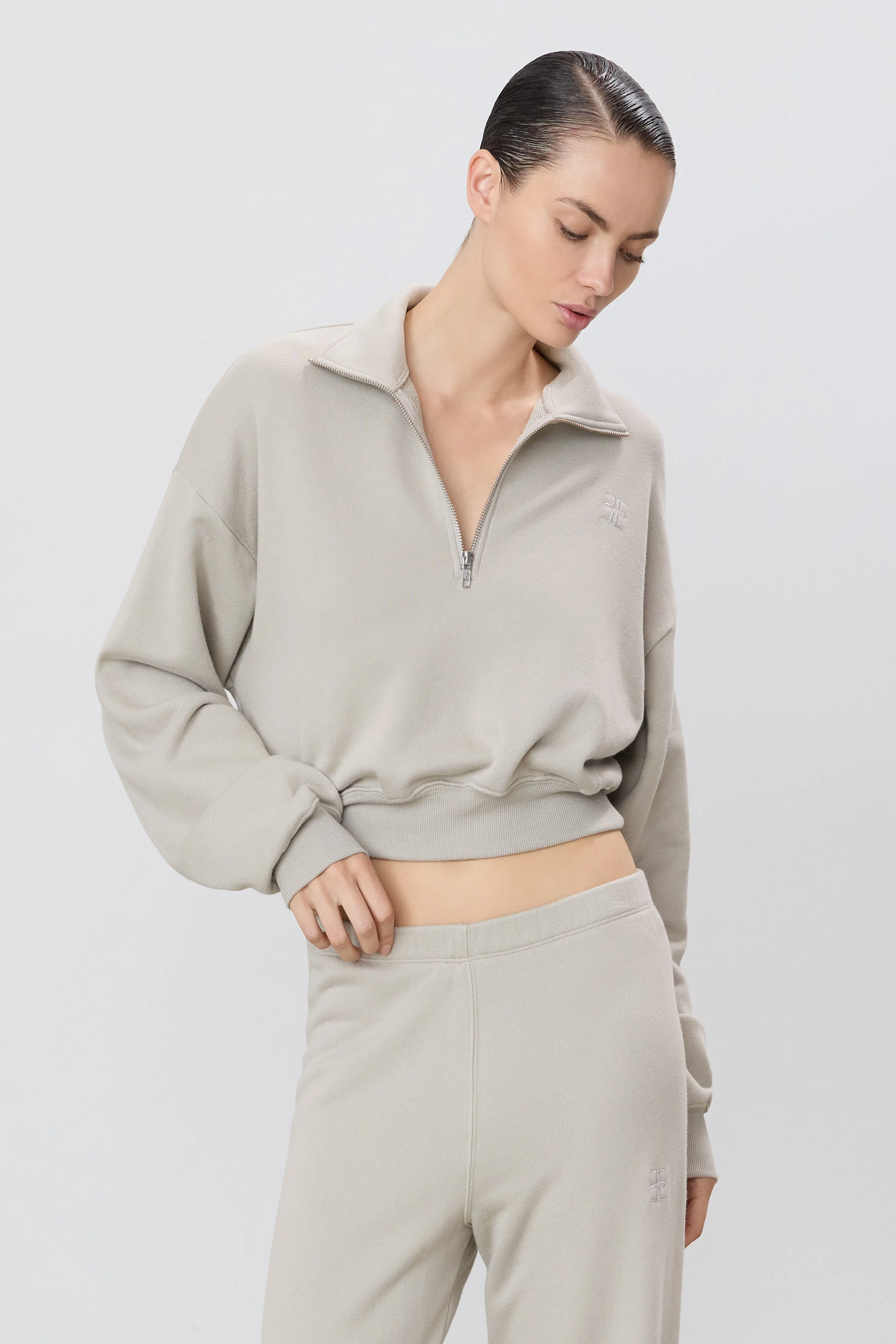 CROPPED HALF-ZIP SWEATSHIRT