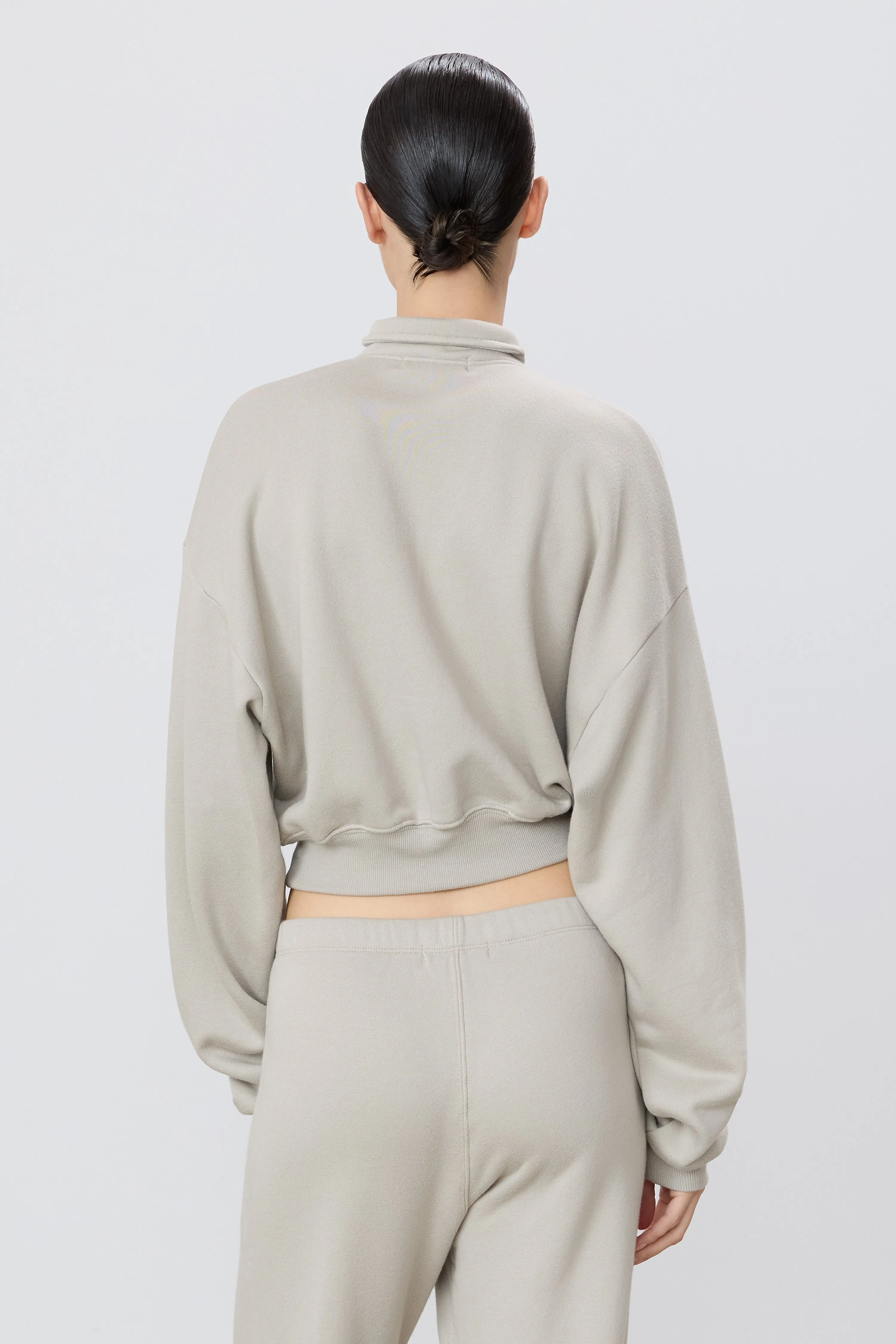 CROPPED HALF-ZIP SWEATSHIRT