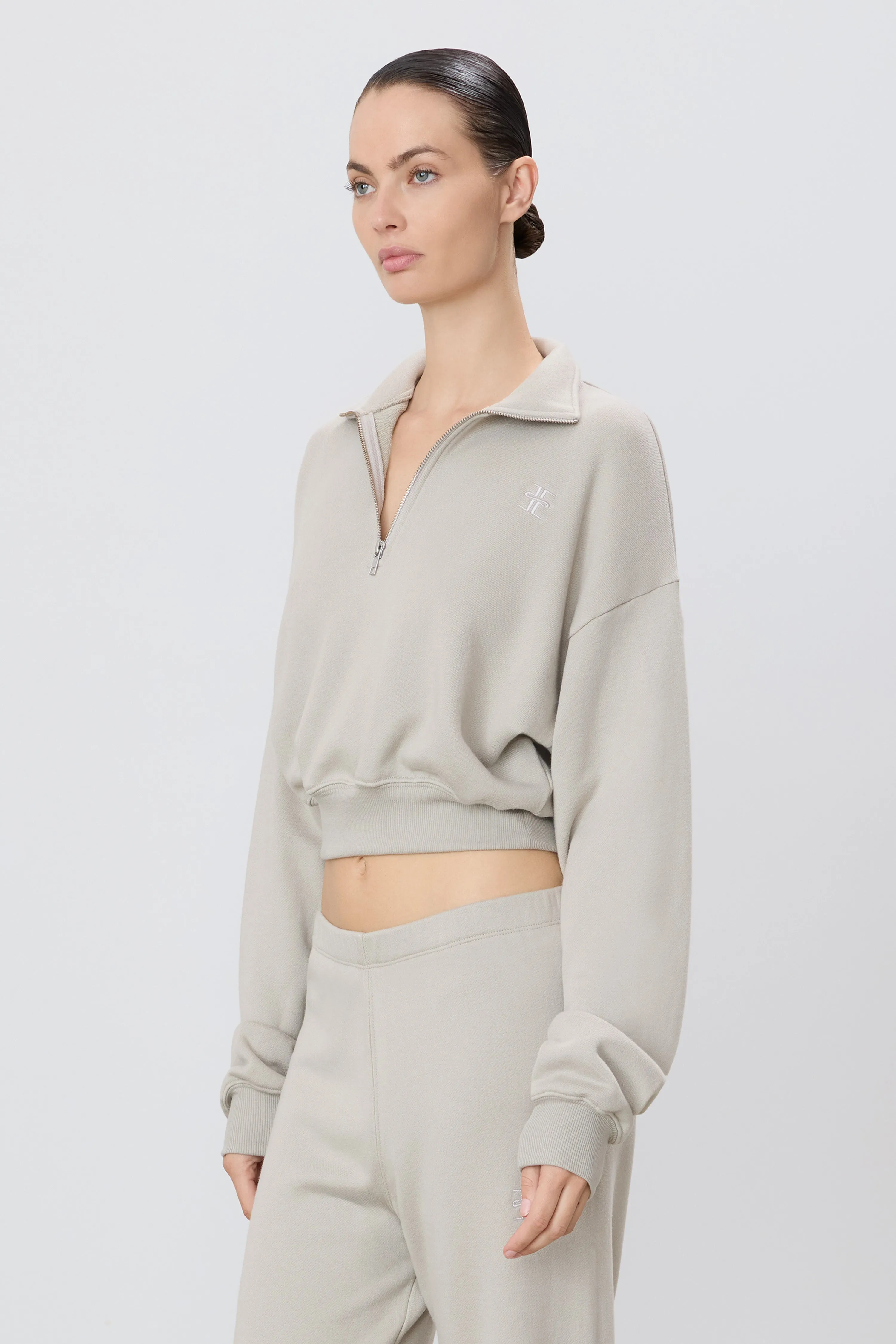CROPPED HALF-ZIP SWEATSHIRT