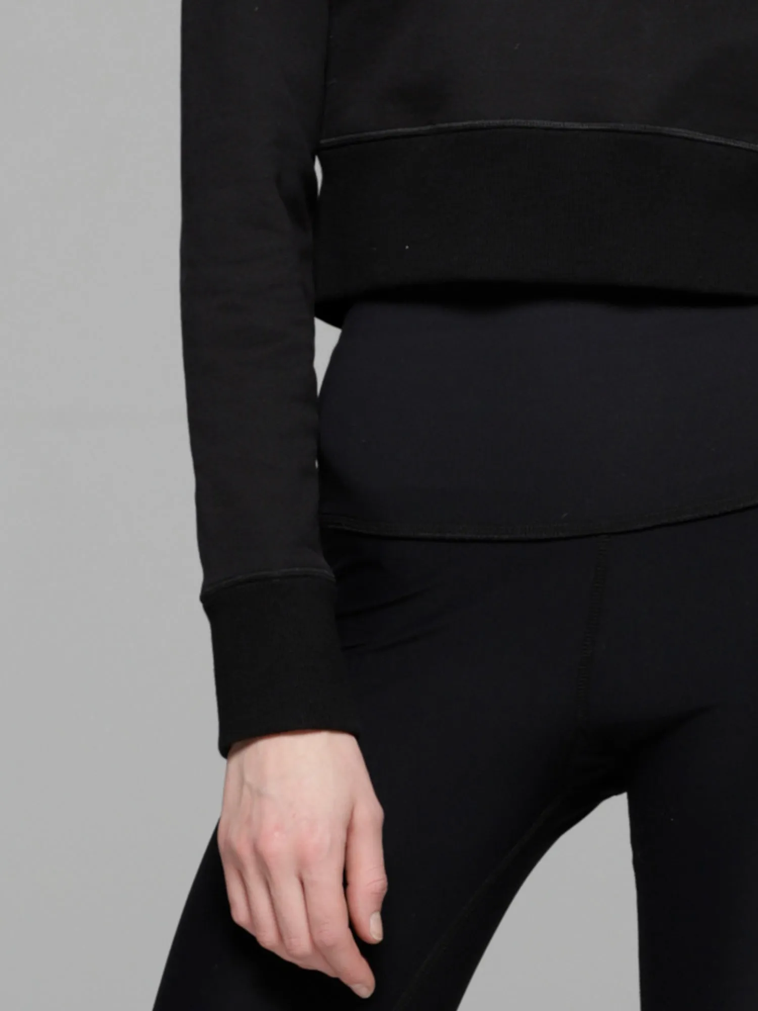 CROPPED SWEATSHIRT