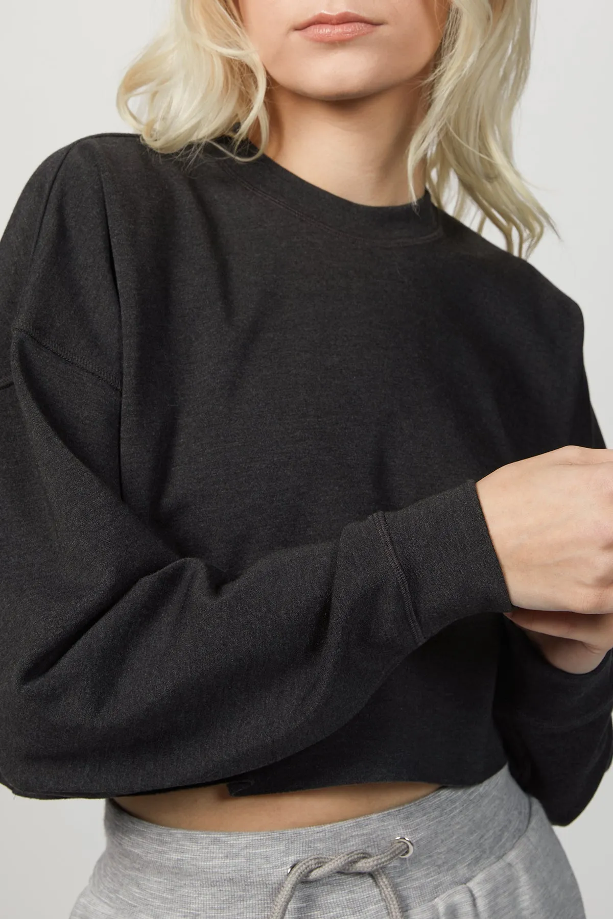 CROPPED SWEATSHIRT