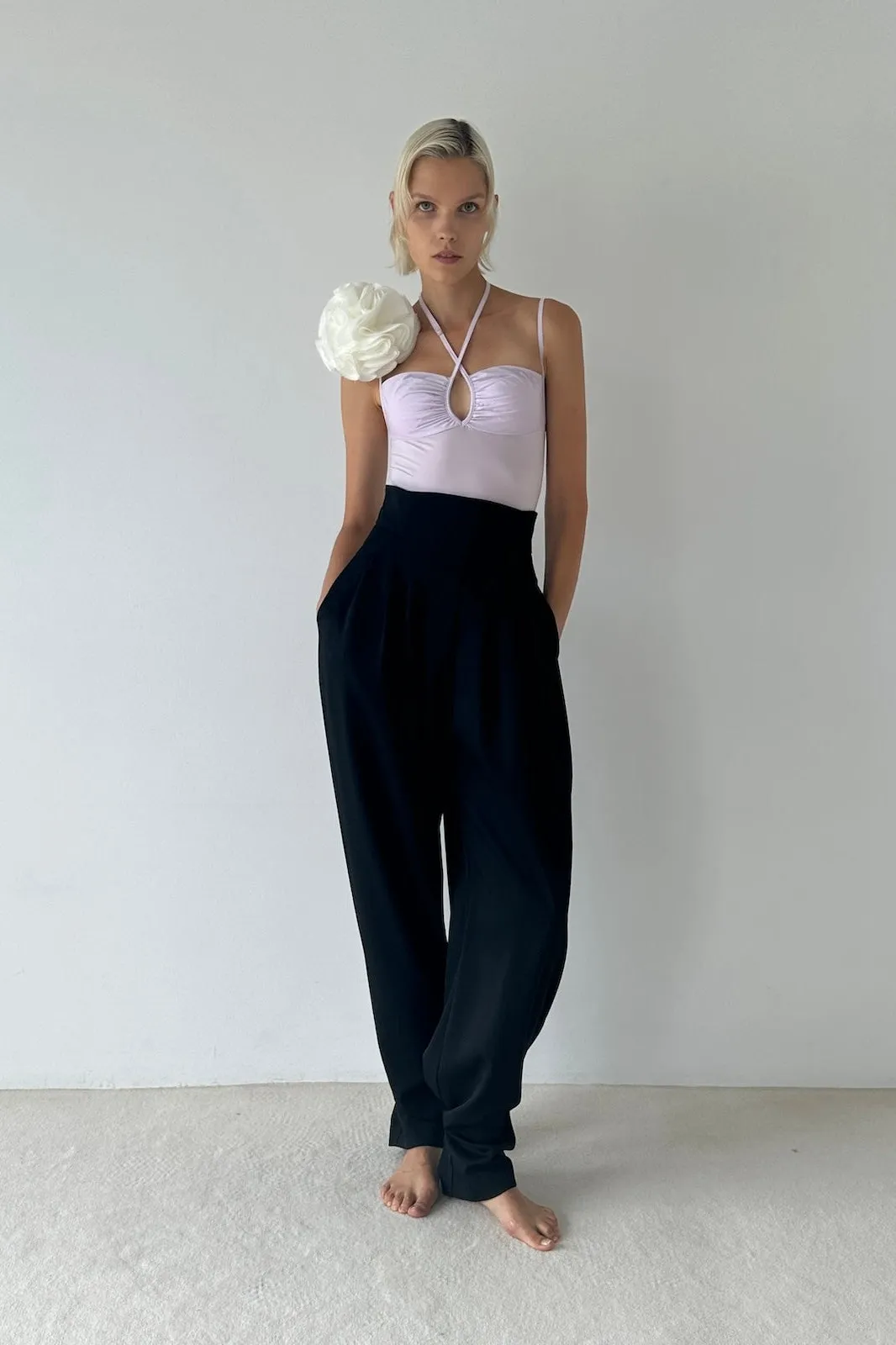 HIGH-WAIST PLEATED TROUSERS