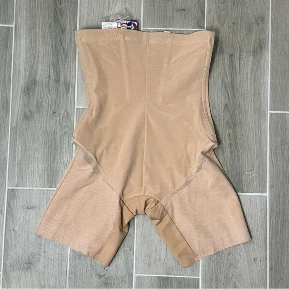 HoneyLove SuperPower Short All Over Sculpt Size Medium