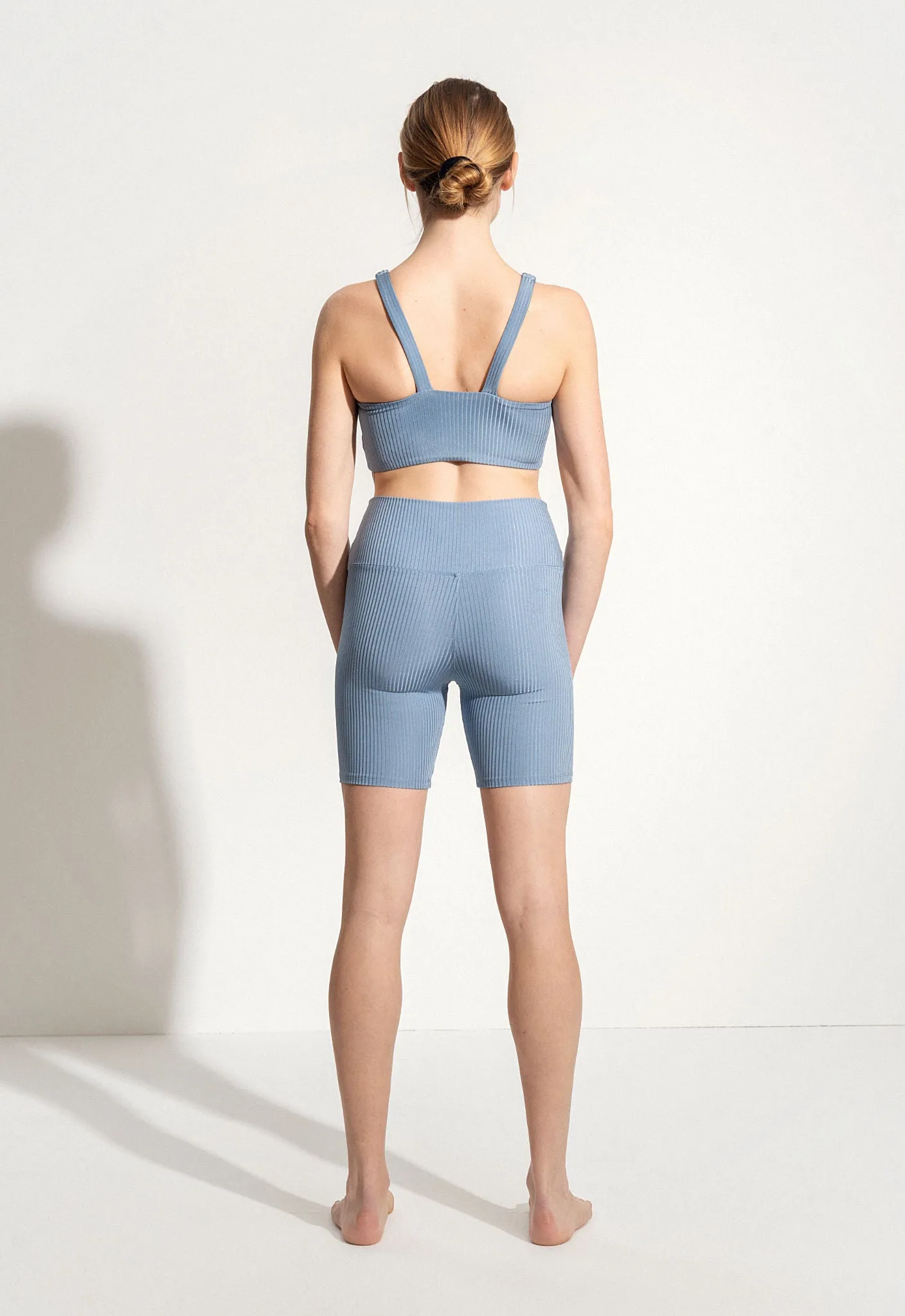 Kurze Yoga Leggings „Galena“ in Blau gerippt