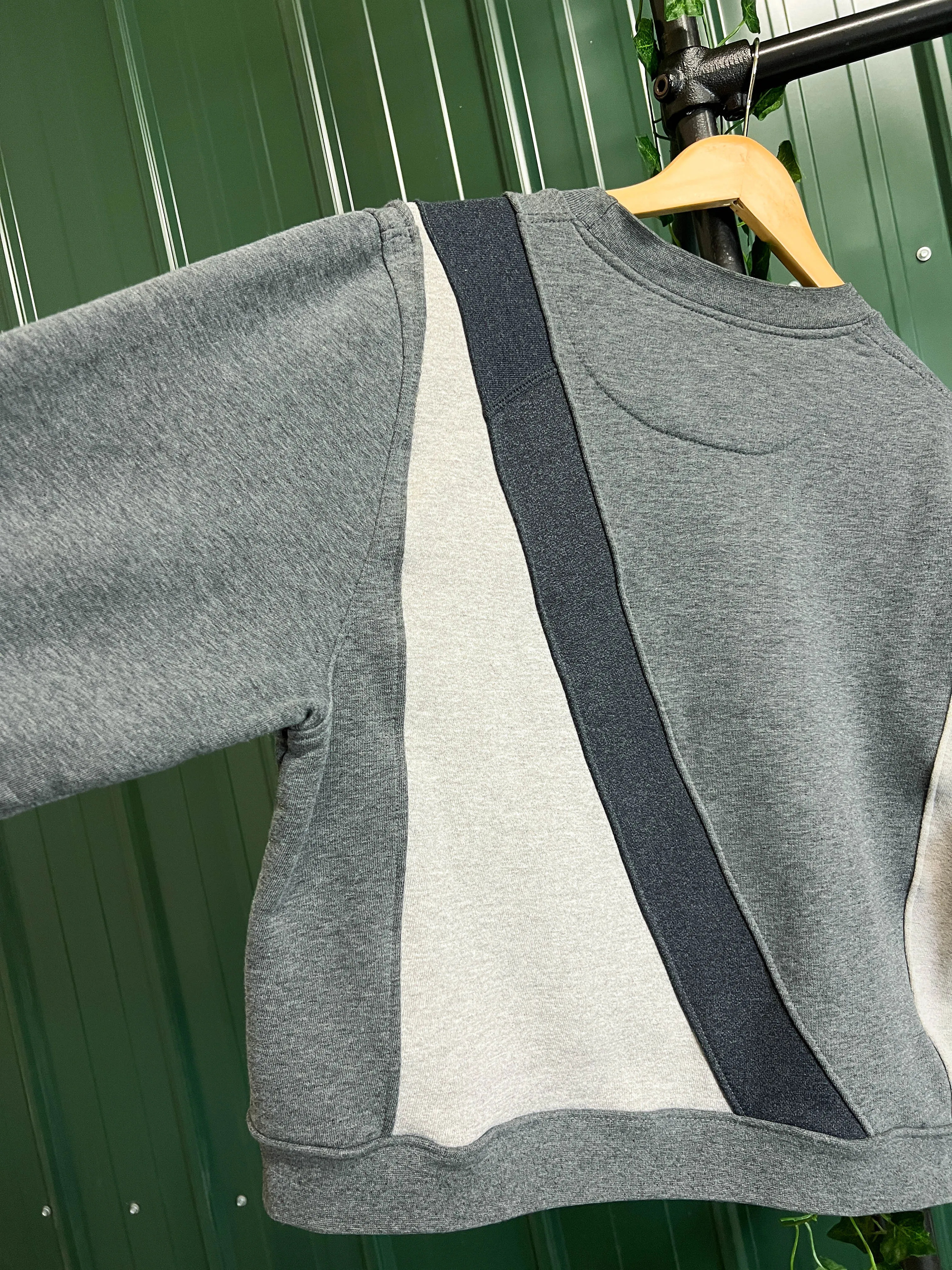 "1 of 1" Nike Triple Split - Slightly Cropped (M)