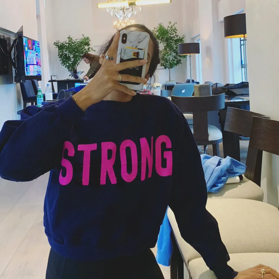 Strong Cropped Sweatshirt