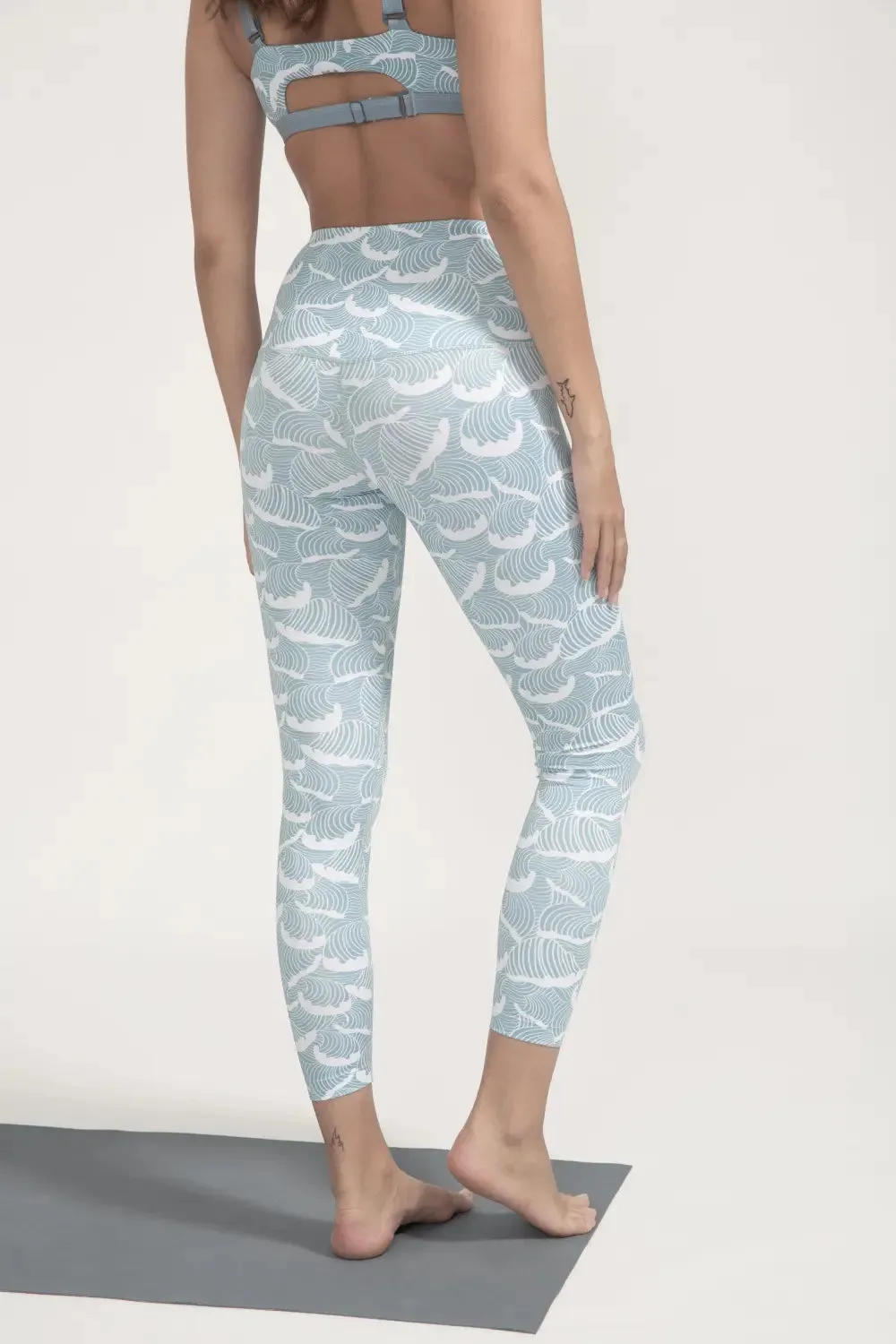 Surf & Yoga Leggings in Ocean Waves Print