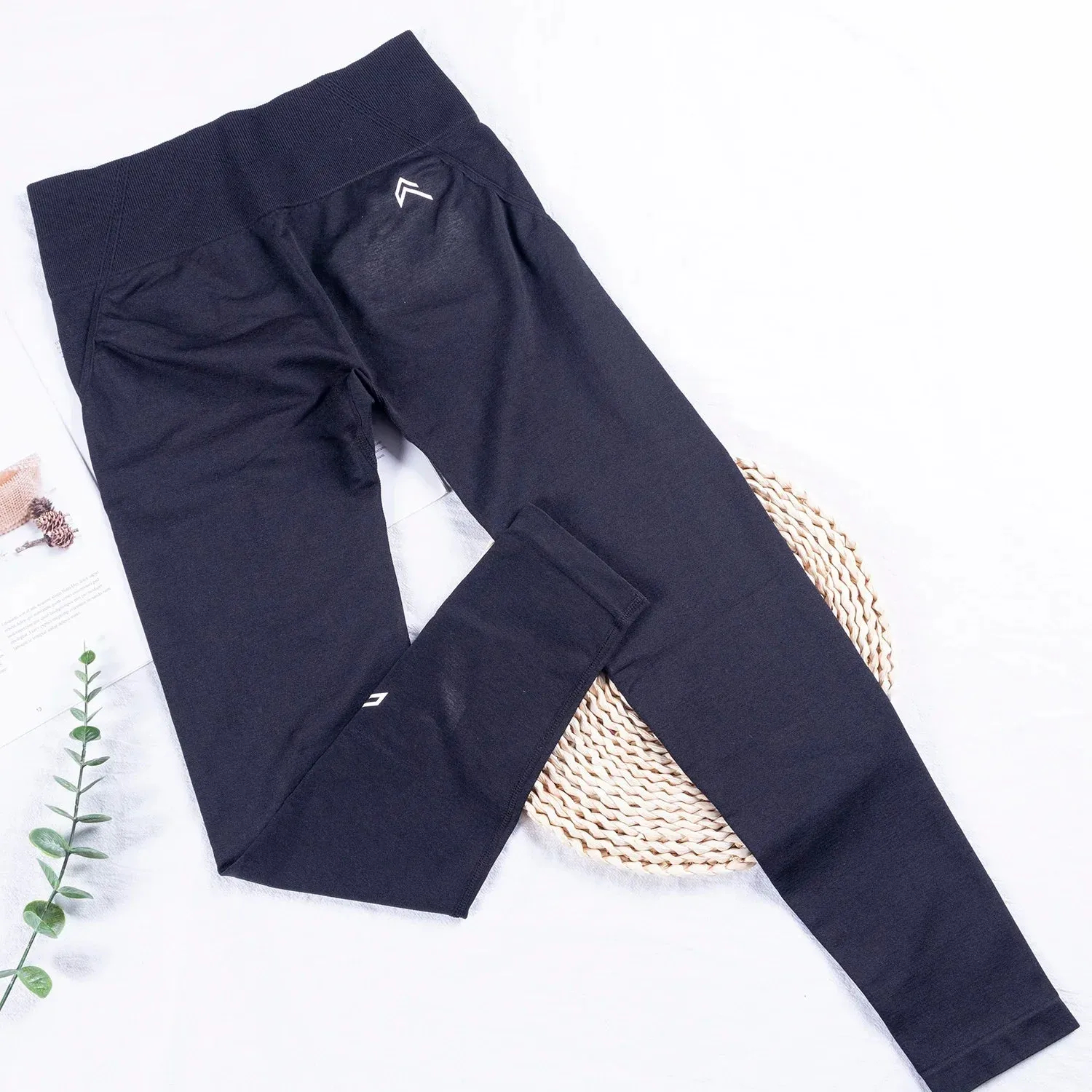 Women's Seamless Scrunch Leggings - High Waisted Silky Workout Tights